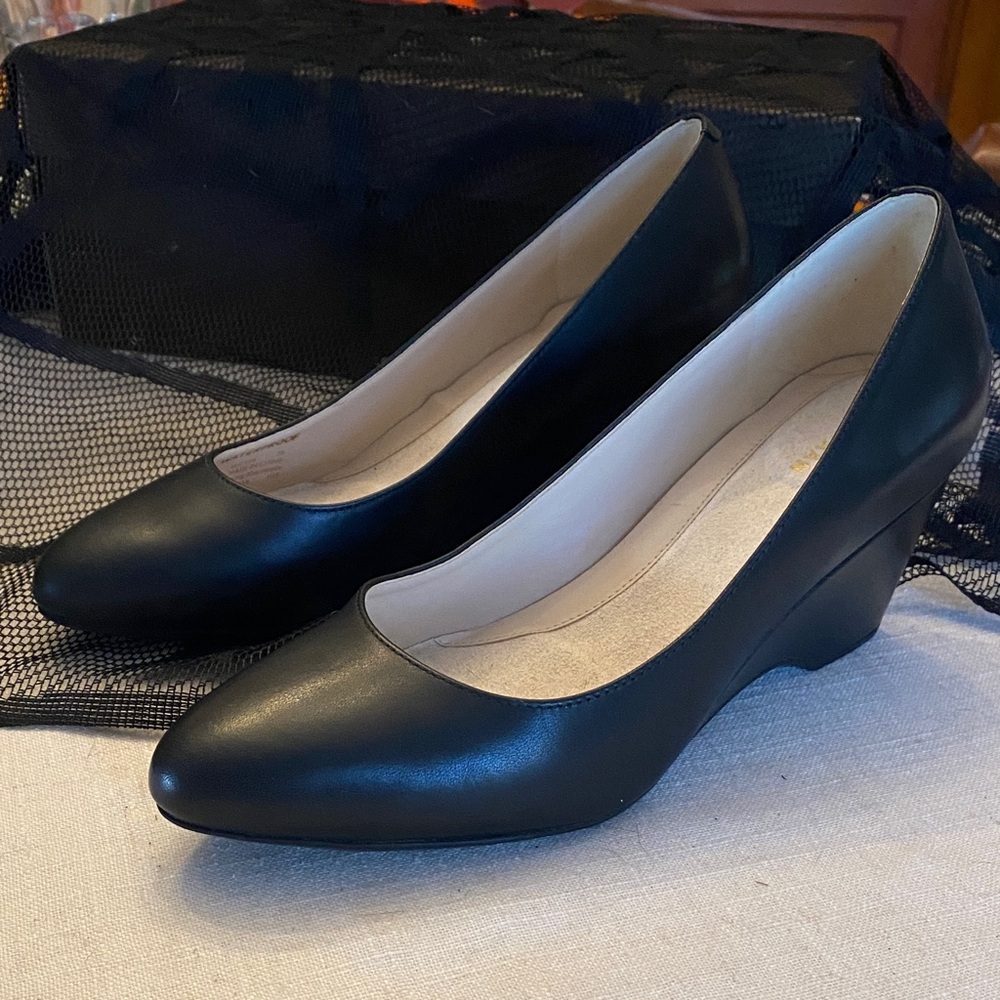 Cole Haan Classic Black Wedge Pumps Sz 7